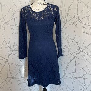 Halo lace navy dress, Size Small‎